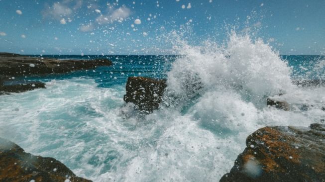 Waspadai Gelombang Tinggi di Samudera Hindia Barat Nias