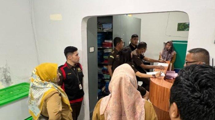 Kejari Deli Serdang Geledah Kantor Disbudporapar Deli Serdang
