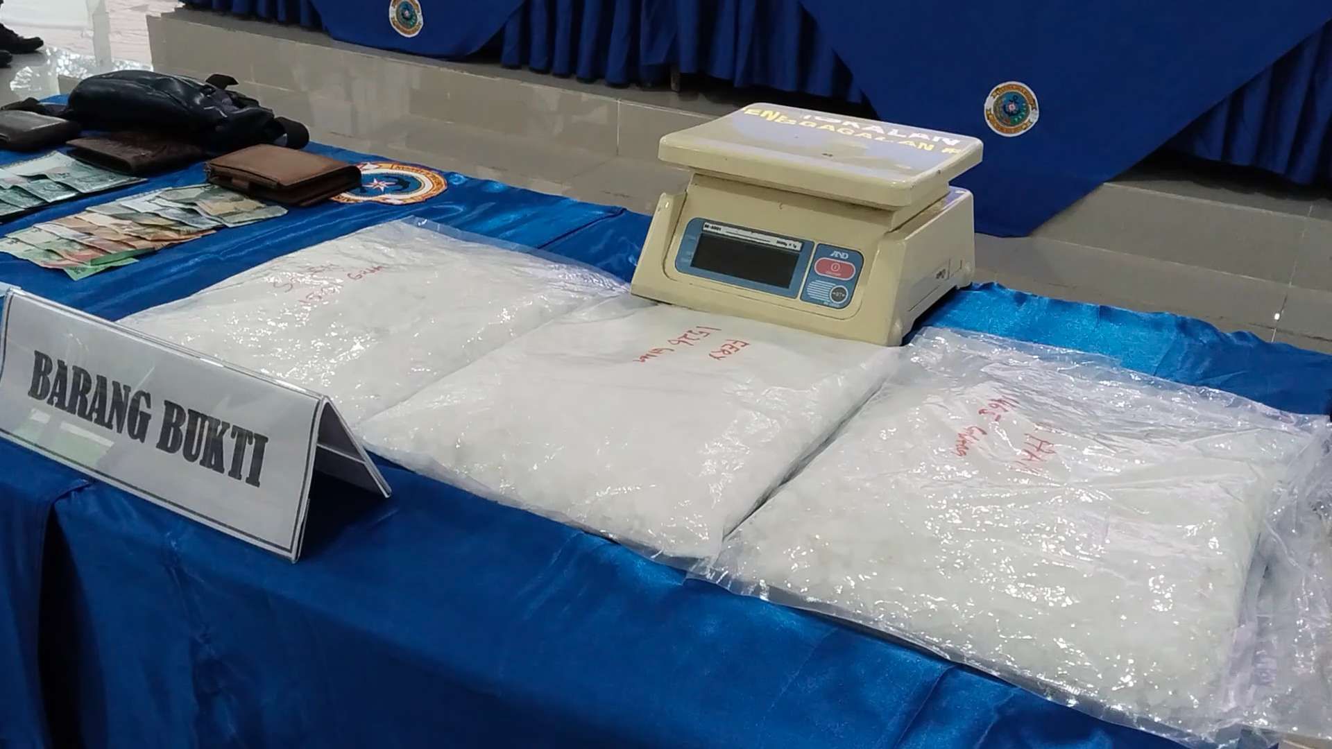 Bawa Sabu, Lanal TBA Amankan Tiga Warga Surabaya