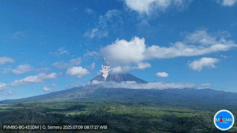 Gunung Semeru Meletus Kamis 10 Juli, Warga Diminta Waspada