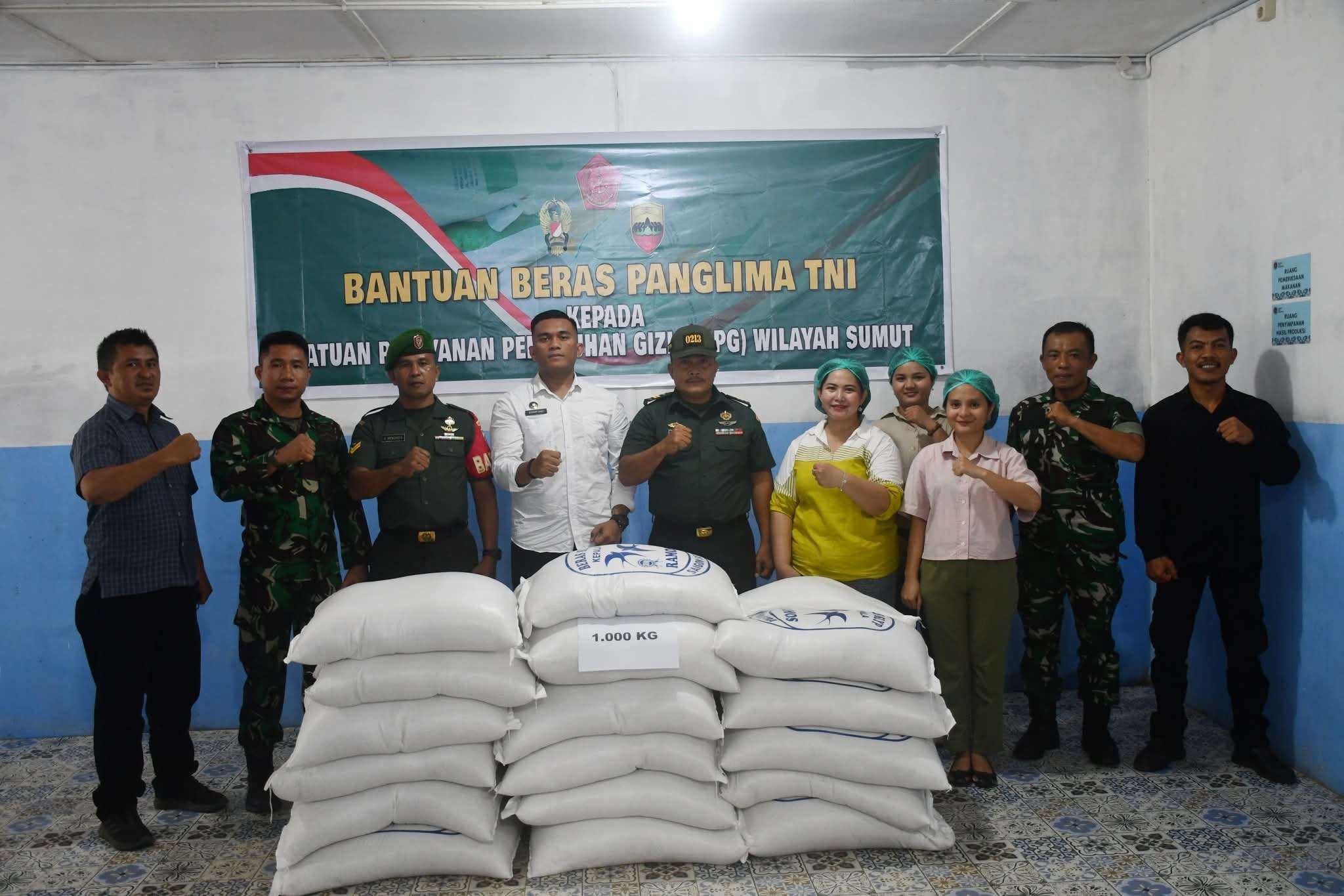 Panglima TNI Gelontorkan 2.000 Kg Beras untuk MBG Sumut