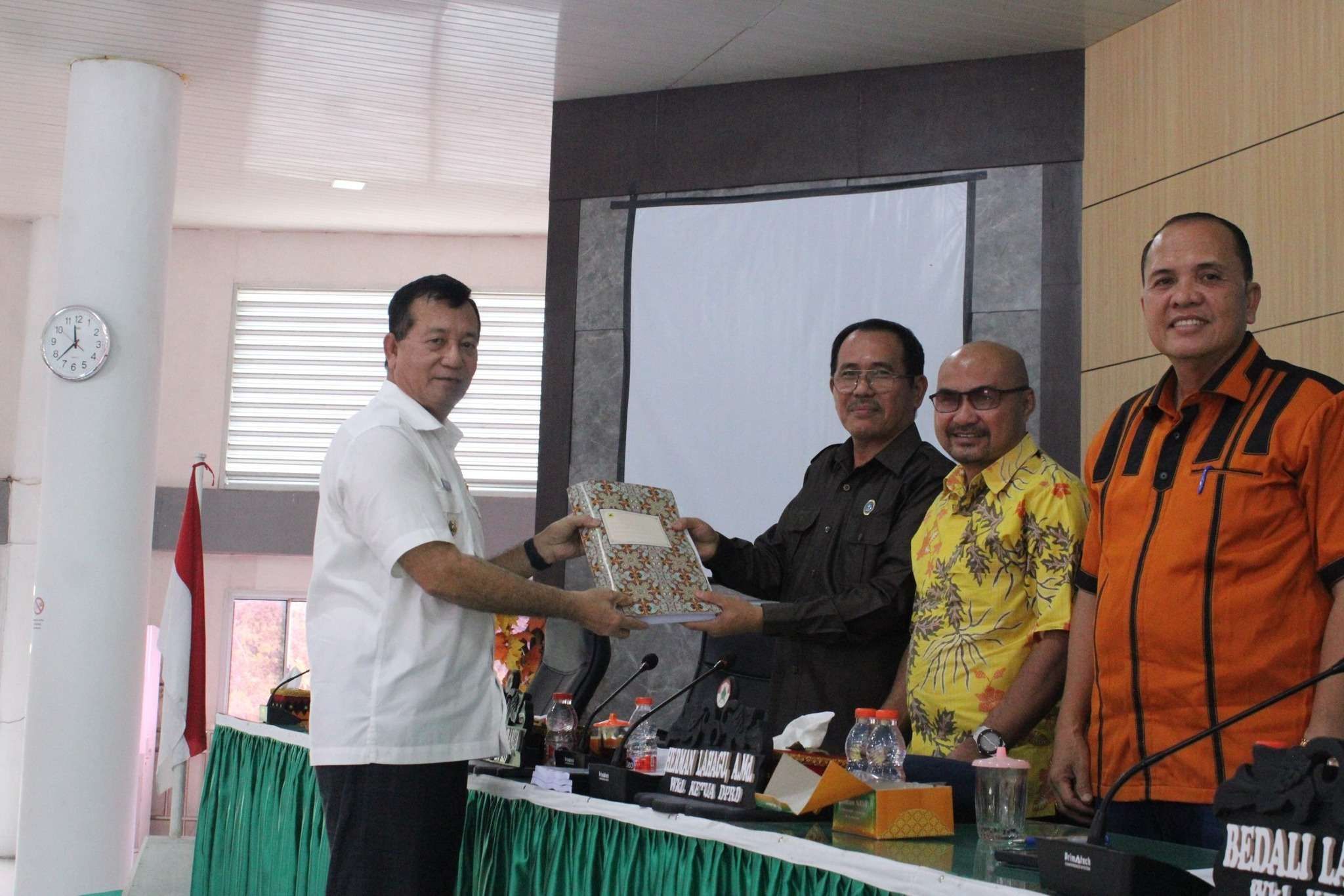 Rapat Paripurna DPRD Penyampaian Nota Keuangan Bupati Nisut